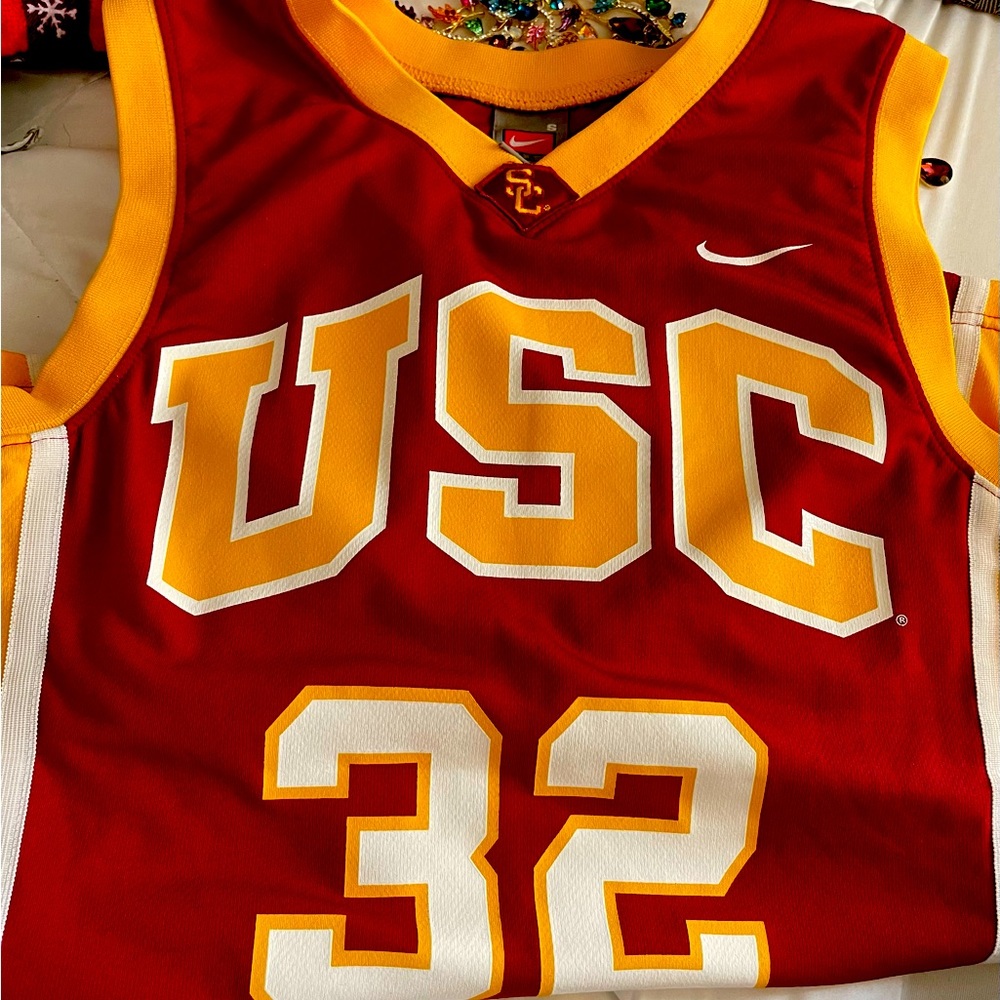 Womens USC Basketball Jersey in excellent condition